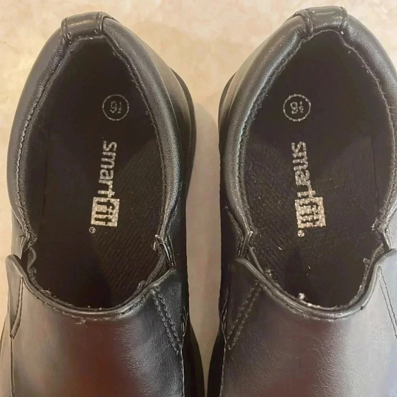 Smart Fit Slip On Black Dress Shoes Boys Sz 9.5, Great Condition - Picture 5 of 7